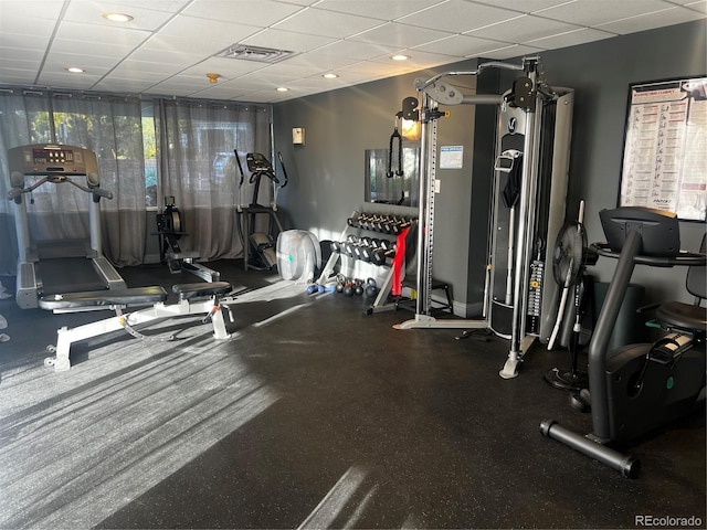 exercise room featuring visible vents and a drop ceiling