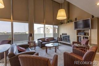 living area featuring recessed lighting