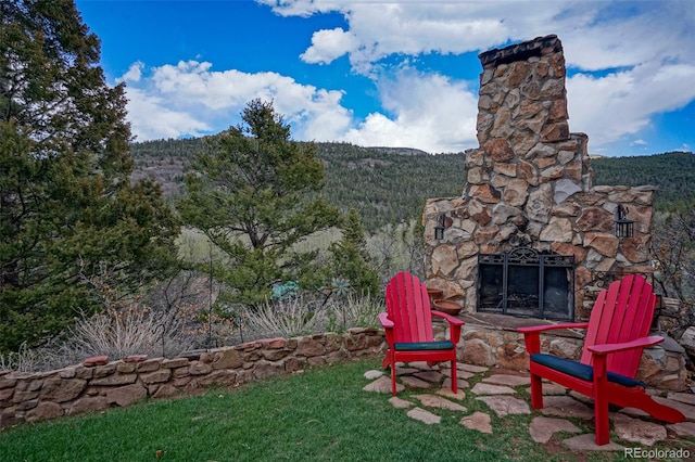 view of yard with a mountain view