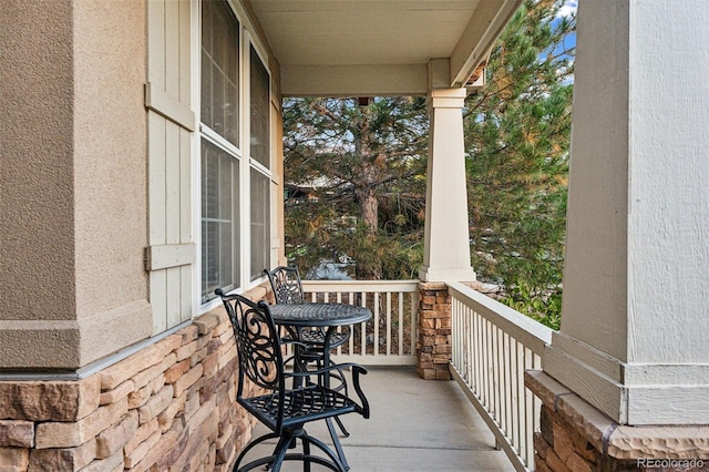 balcony featuring covered porch