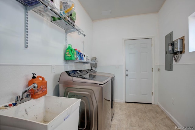 777 Deerview Dr, Florissant, CO 80816 - laundry area with washing machine and clothes dryer and baseboards