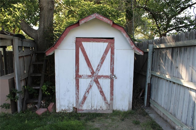 view of outbuilding