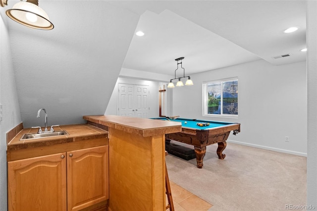 recreation room with sink, light colored carpet, and billiards