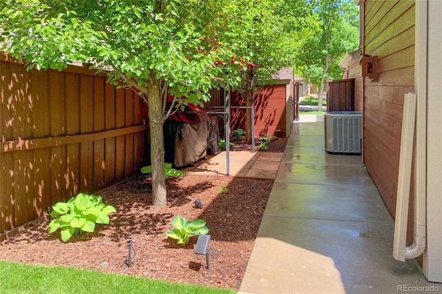 view of yard featuring cooling unit