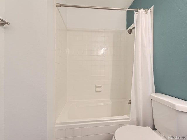 bathroom featuring toilet and shower / tub combo with curtain