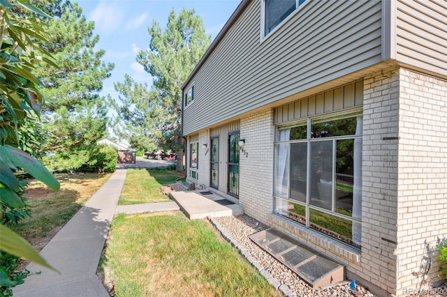 4452 W Pondview Dr, Littleton, CO 80123 - view of grassy yard