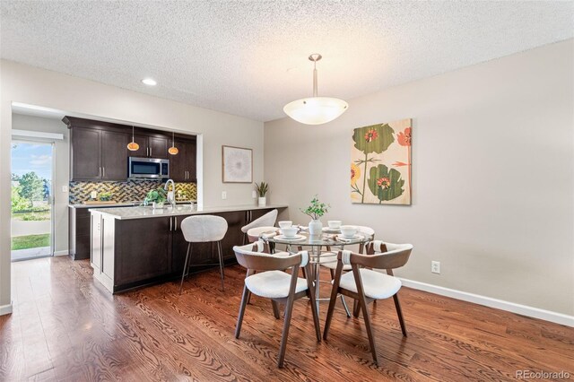 4452 W Pondview Dr, Littleton, CO 80123 - dining space featuring wood finished floors, a textured ceiling, and recessed lighting
