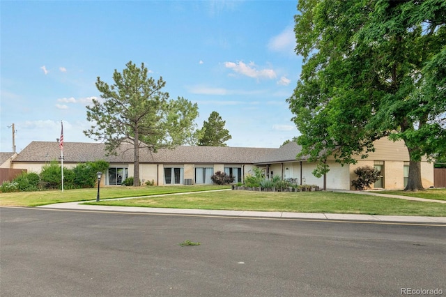 4452 W Pondview Dr, Littleton, CO 80123 - single story home with a front yard