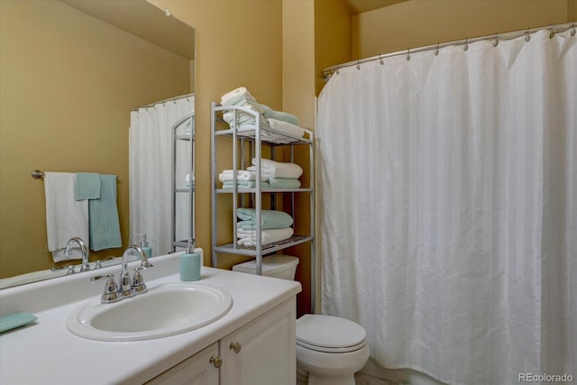 bathroom with a shower with shower curtain, toilet, and vanity