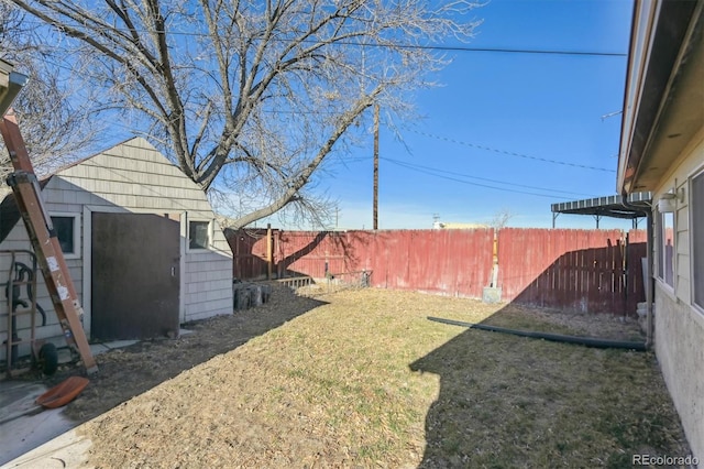 view of yard with a shed