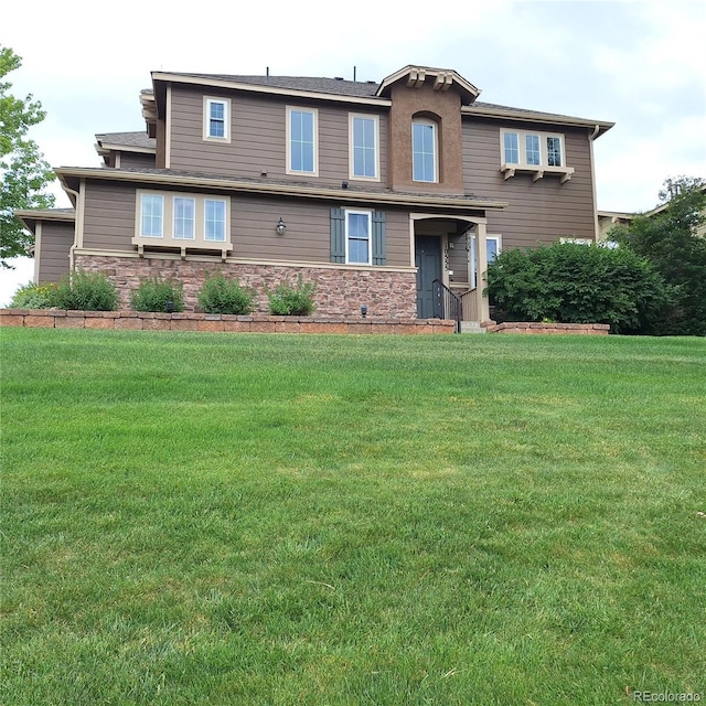 view of front facade featuring a front lawn