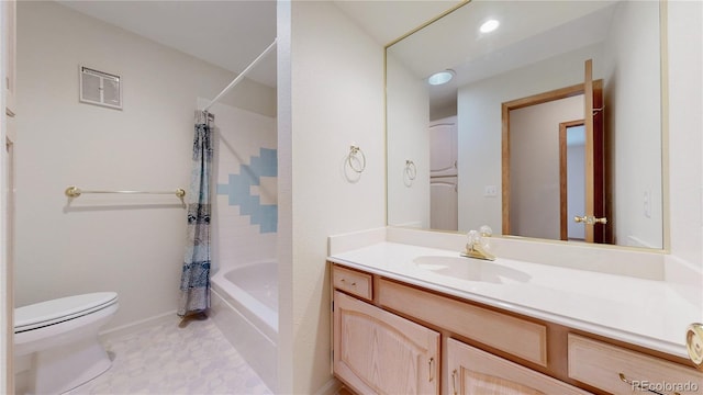 23 Carla Way, Broomfield, CO 80020 - full bath featuring toilet, vanity, shower / bath combo with shower curtain, and baseboards
