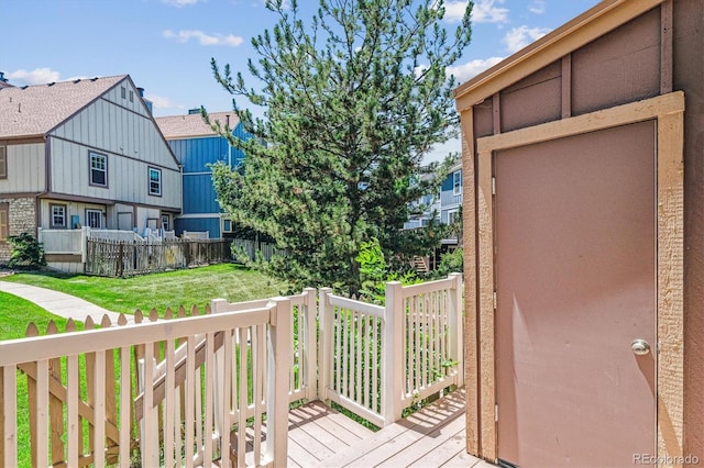12059 E Hoye Dr, Aurora, CO 80012 - view of wooden terrace