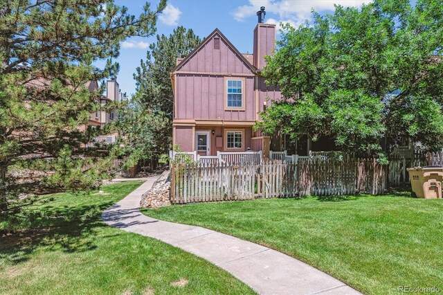 12059 E Hoye Dr, Aurora, CO 80012 - view of front facade with a fenced front yard and a chimney