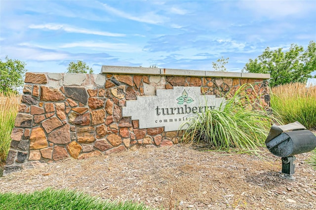 view of community / neighborhood sign