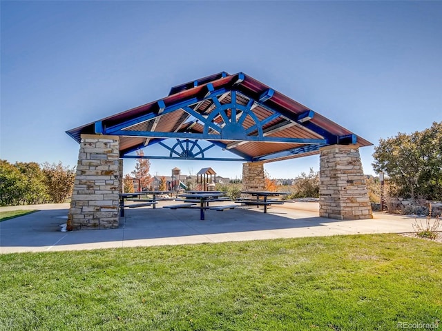 4585 High Mesa Cir, Castle Rock, CO 80108 - view of community featuring a yard