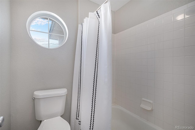 bathroom featuring toilet and shower / bath combo