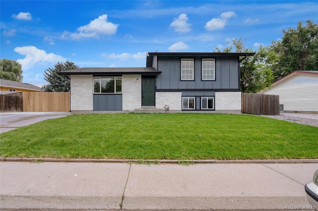 5160 Blackhawk Way, Denver, CO 80239 - photo 2