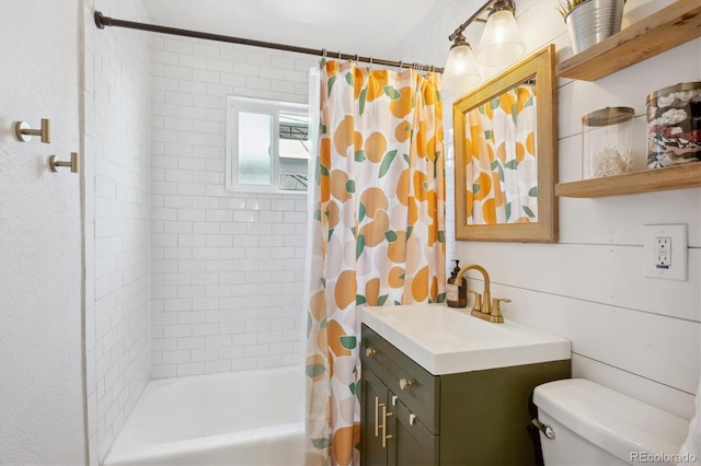 full bathroom featuring shower / tub combo with curtain, vanity, and toilet