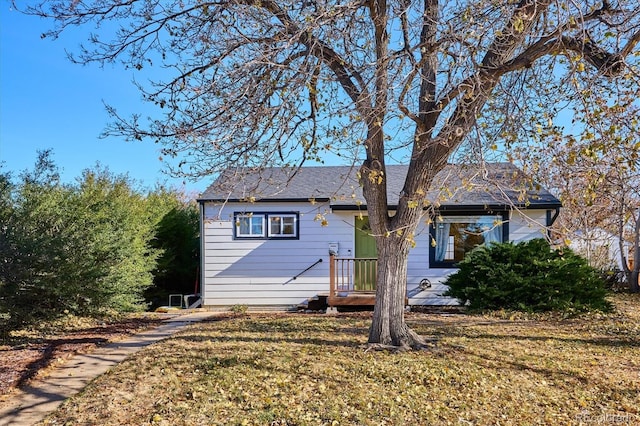 view of front of home with a front yard