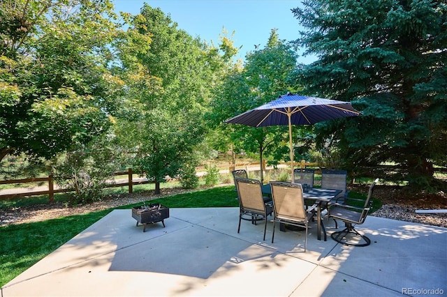 view of patio featuring a fire pit