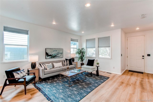living area featuring light wood-style floors, recessed lighting, and baseboards