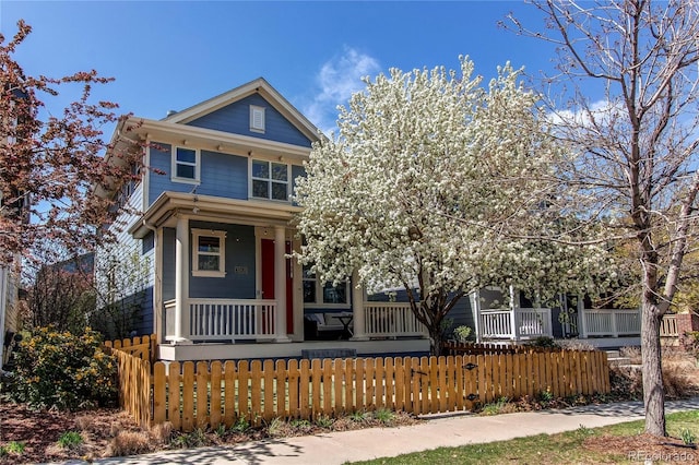 view of front facade featuring a fenced front yard and a porch
