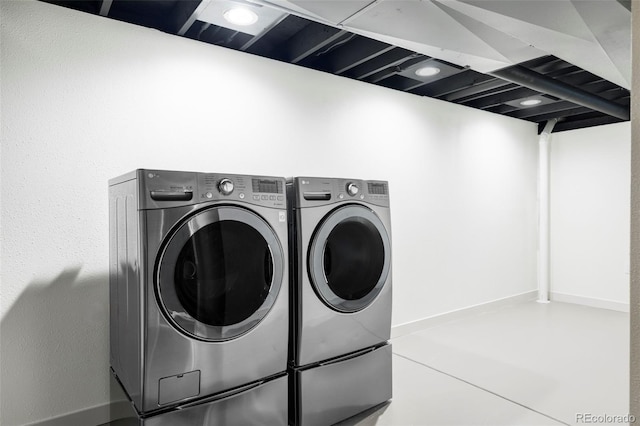 washroom featuring laundry area, independent washer and dryer, and baseboards