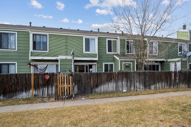 view of front of house with a front lawn