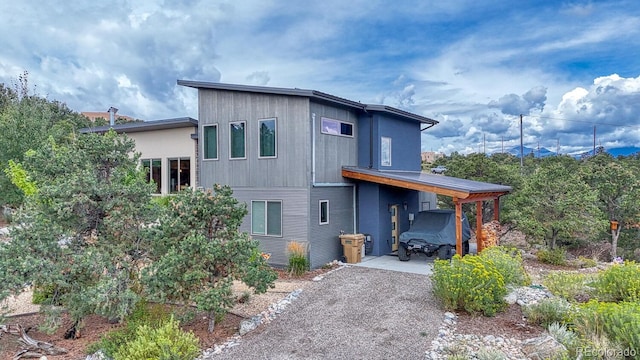 view of front of house featuring a carport