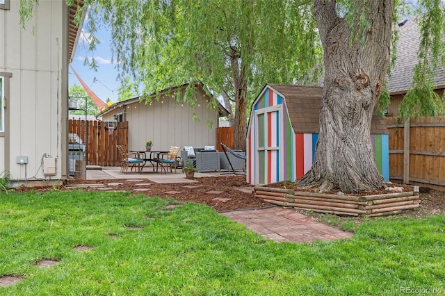 32 Powder Horn Pl, Longmont, CO 80504 - fenced backyard featuring a storage shed and a patio area