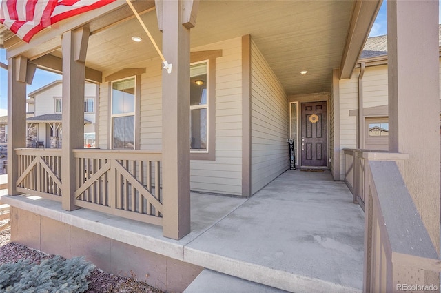 entrance to property featuring covered porch