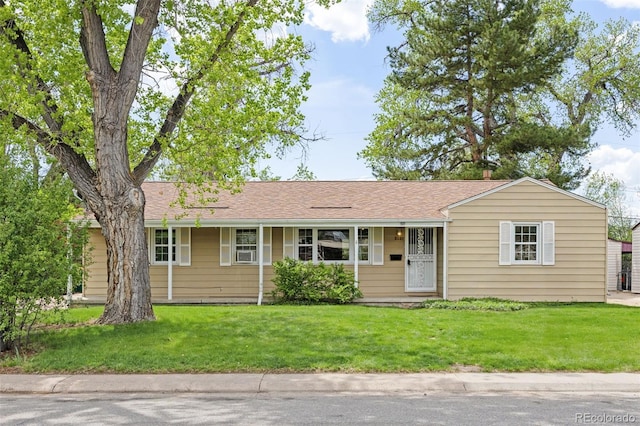 single story home featuring a front yard