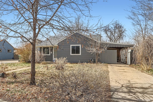 view of front of property featuring a carport and driveway