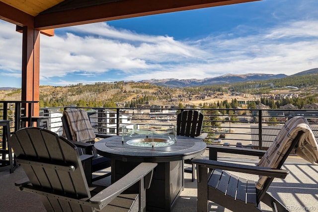 balcony featuring a mountain view