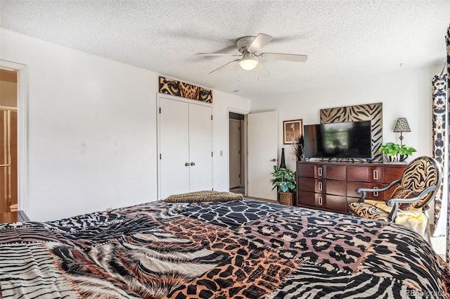 6735 E Lake Cir, Centennial, CO 80111 - carpeted bedroom with a closet, a textured ceiling, and a ceiling fan