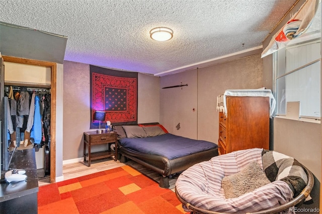 6735 E Lake Cir, Centennial, CO 80111 - bedroom featuring a textured ceiling and a closet