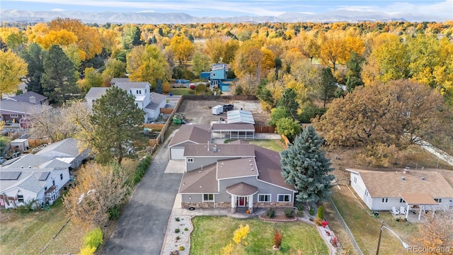 birds eye view of property featuring a mountain view