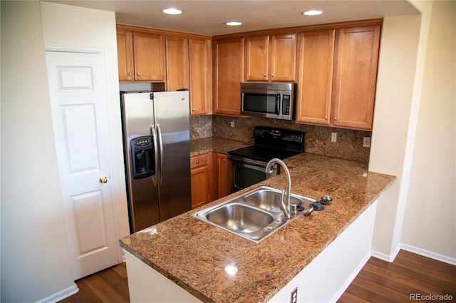 16180 E Geddes Ln Unit 14, Aurora, CO 80016 - kitchen featuring stainless steel appliances, dark wood-style flooring, brown cabinetry, a peninsula, and recessed lighting