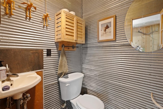 bathroom featuring sink and toilet