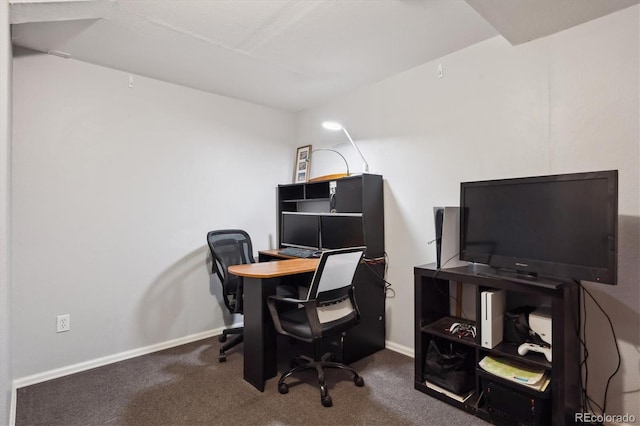 office area with carpet floors and baseboards