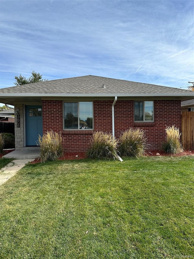 ranch-style house featuring a front lawn