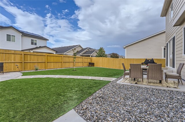 view of yard featuring a patio area