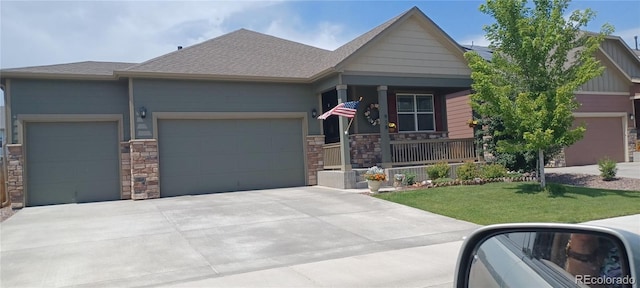 view of front of property featuring a front yard and a garage