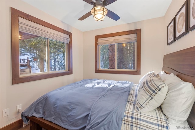 bedroom with a ceiling fan