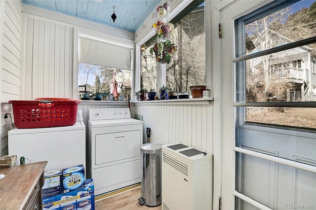 washroom featuring a healthy amount of sunlight, laundry area, separate washer and dryer, and light wood-style floors