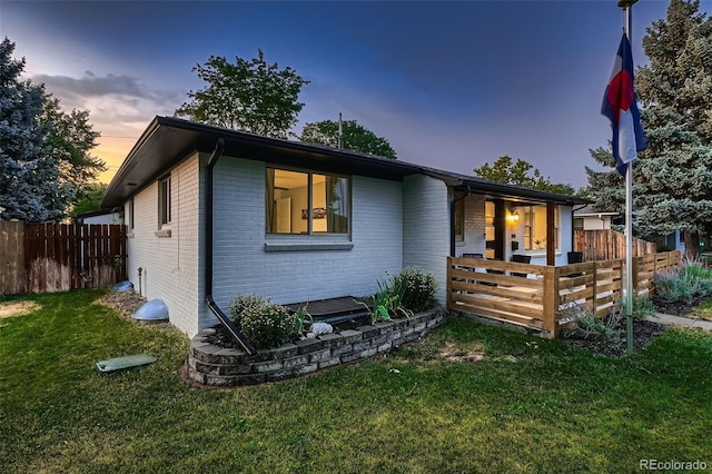 view of front of home featuring a lawn