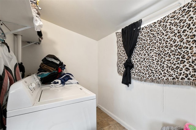 1512 E Monument St, Colorado Springs, CO 80909 - laundry room featuring washing machine and clothes dryer and baseboards