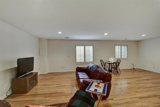 living room with light wood-style floors, recessed lighting, visible vents, and baseboards