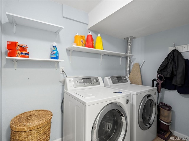 966 Cherry Blossom Ct, Highlands Ranch, CO 80126 - laundry room with washer and dryer and baseboards